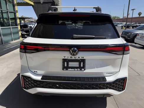 Used 2025 Volkswagen Tiguan SE R-Line AWD/4WD image 13
