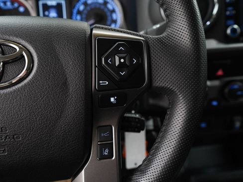 Used 2022 Toyota Tacoma SR5 AWD/4WD image 27