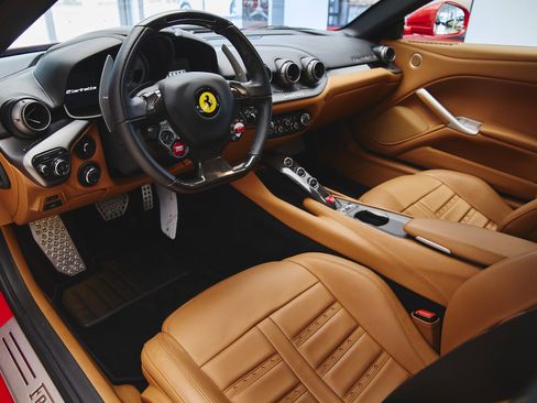 Used 2014 Ferrari F12 Berlinetta RWD image 9