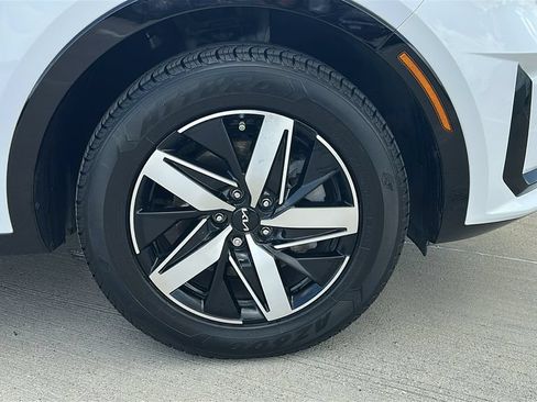 Used 2022 Kia Sorento S w/ Panoramic Sunroof Package FWD image 16