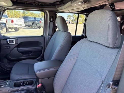 Used 2025 Jeep Wrangler Sport image 21