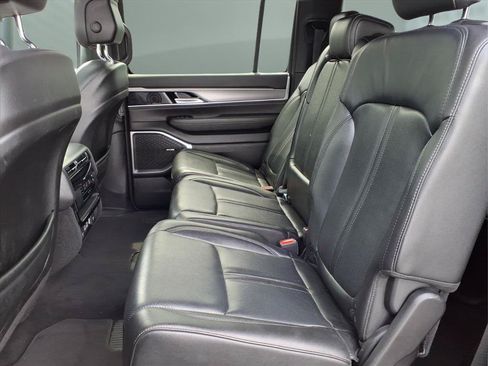 Used 2023 Jeep Wagoneer 4WD image 19