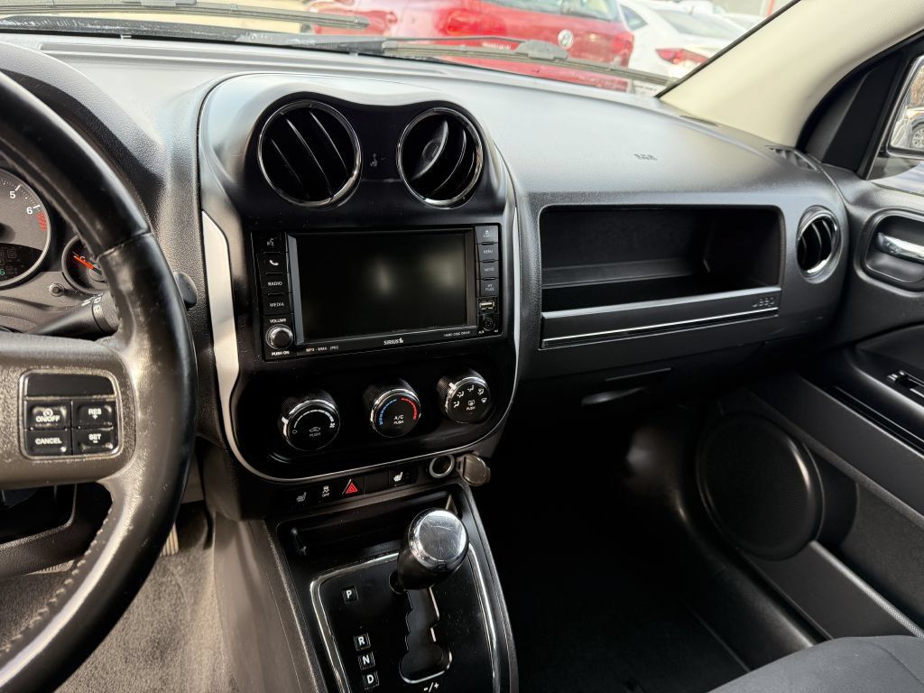 Used 2011 Jeep Compass Latitude AWD/4WD image 9