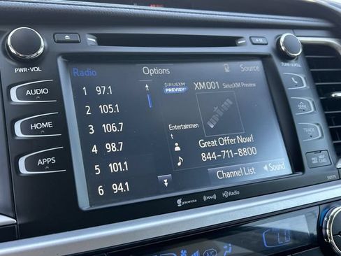 Used 2017 Toyota Highlander XLE AWD/4WD image 25