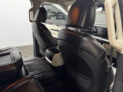 Used 2024 Kia Carnival LX image 46