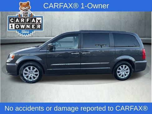 Used 2016 Chrysler Town & Country Touring w/ Driver Convenience Group image 2