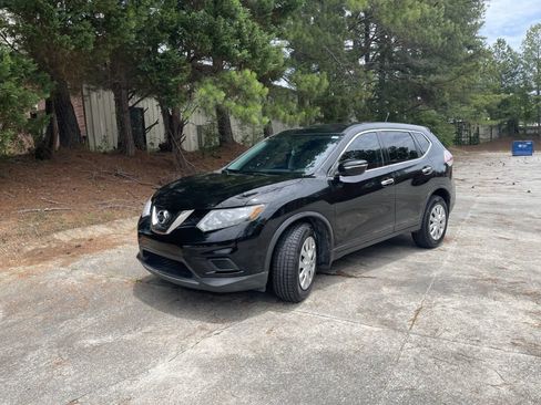Used 2015 Nissan Rogue S FWD image 2