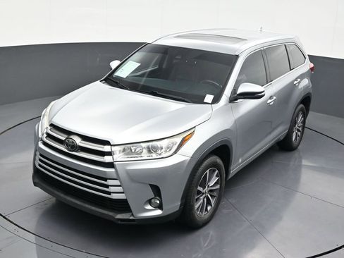 Used 2017 Toyota Highlander SE image 15