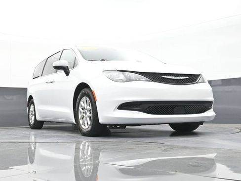 Used 2022 Chrysler Voyager LX FWD image 52