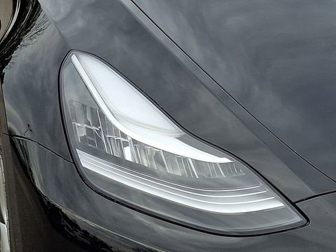 Used 2021 Tesla Model Y Long Range image 11