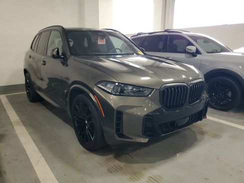 Certified 2024 BMW X5 xDrive40i w/ M Sport Package image 3