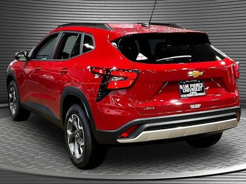 New 2026 Chevrolet Trax LT w/ Driver Confidence Package FWD image 3