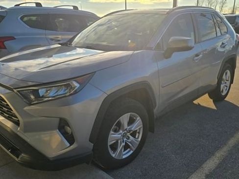 Used 2019 Toyota RAV4 XLE image 3