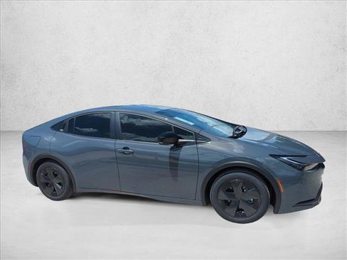 New 2026 Toyota Prius Plug-In Hybrid FWD image 4