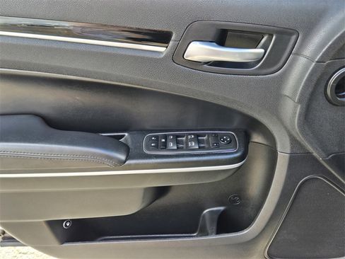 Used 2023 Chrysler 300 Touring image 25