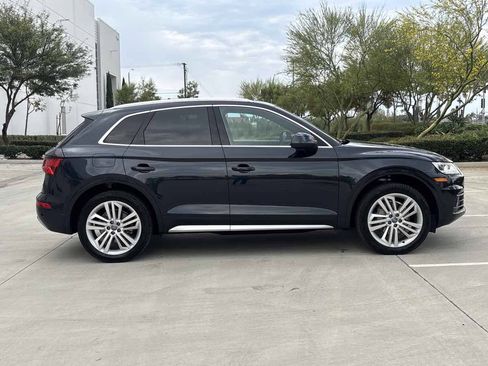 Used 2019 Audi Q5 2.0T Premium Plus w/ Premium Plus Package AWD/4WD image 2