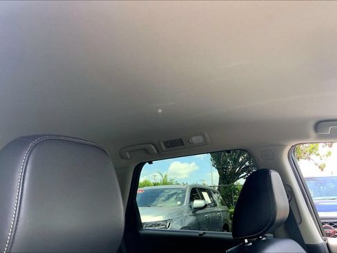 Used 2025 Nissan Pathfinder SL FWD image 20
