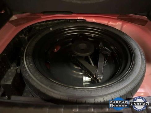 Used 2024 Volkswagen Taos SE image 89