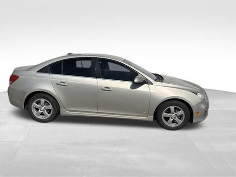 Used 2015 Chevrolet Cruze LT FWD image 2