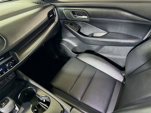 Used 2025 Nissan Rogue SV w/ SV Premium Package image 21