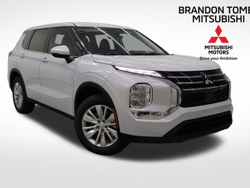 New 2026 Mitsubishi Outlander ES FWD image 1