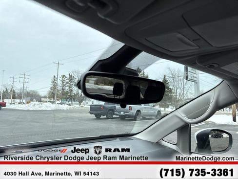 Used 2023 Chrysler Pacifica Touring-L image 19