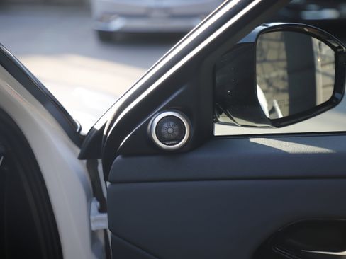 Certified 2025 Land Rover Range Rover Evoque S image 10