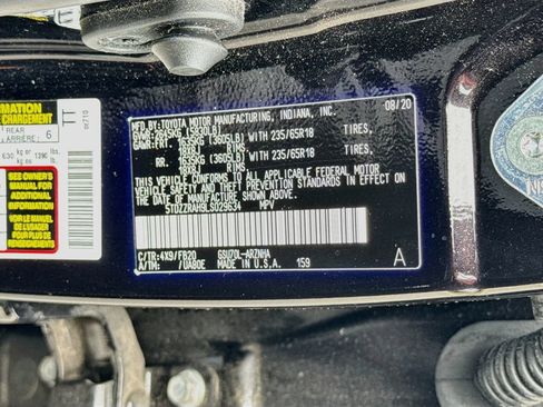 Used 2020 Toyota Highlander LE FWD image 32
