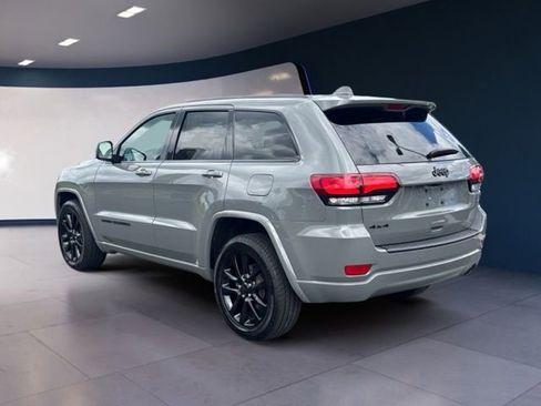 Used 2020 Jeep Grand Cherokee Altitude AWD/4WD image 3