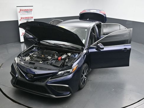 Used 2022 Toyota Camry SE FWD image 37