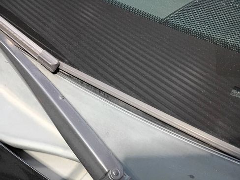 Used 2011 Toyota Sienna XLE image 24