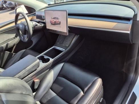 Used 2024 Tesla Model Y Long Range AWD/4WD image 30
