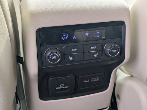 Used 2021 GMC Acadia Denali w/ Denali Technology Package image 15