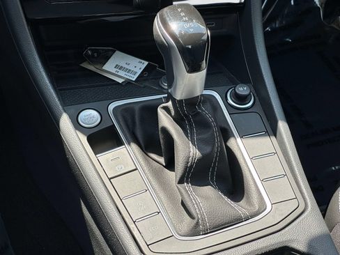 Certified 2025 Volkswagen Jetta SE FWD image 18