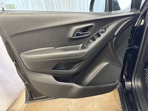 Certified 2020 Chevrolet Trax LT w/ Driver Confidence Package image 21