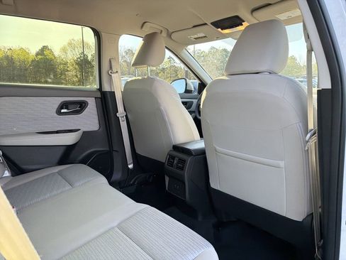 Used 2023 Nissan Rogue SV image 17