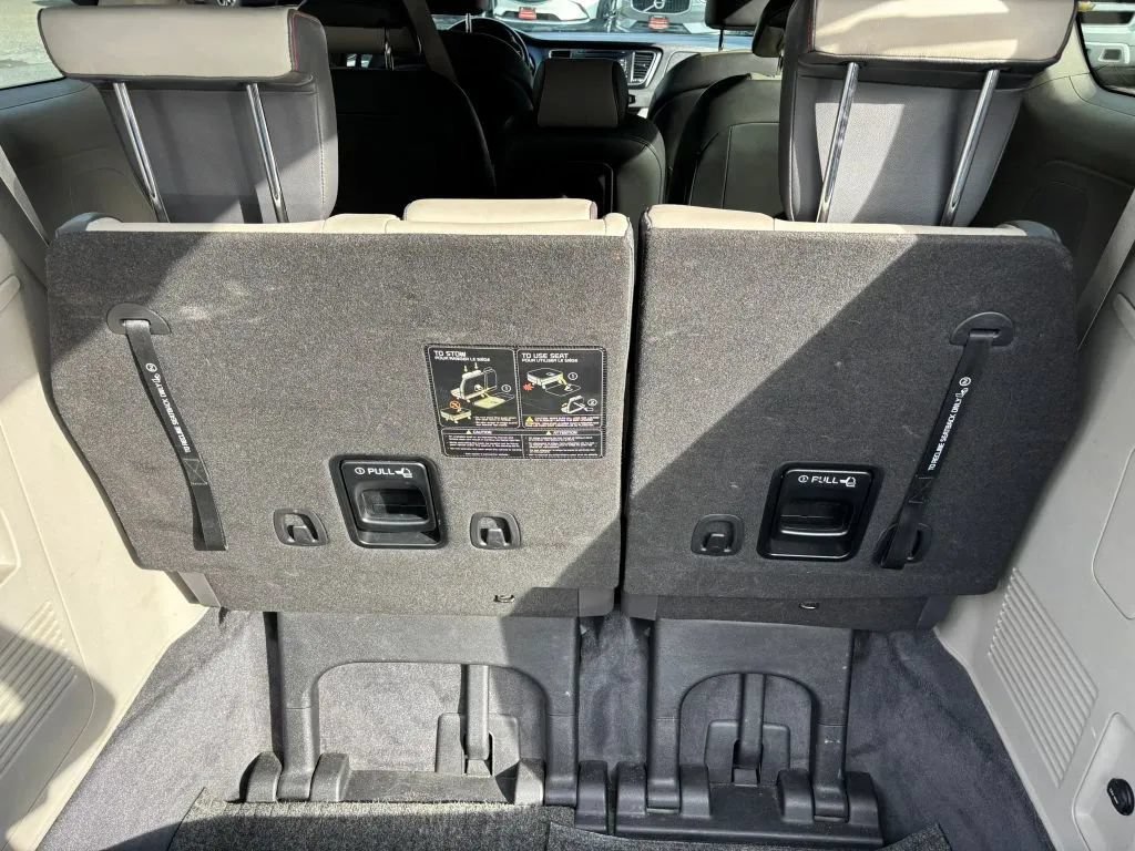 Used 2016 Kia Sedona LX w/ LX Essentials Premium Package FWD image 15