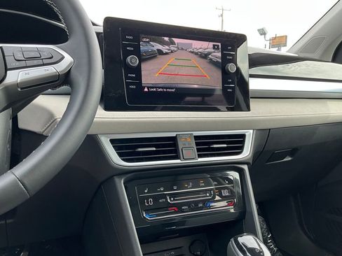 New 2025 Volkswagen Taos SE image 16