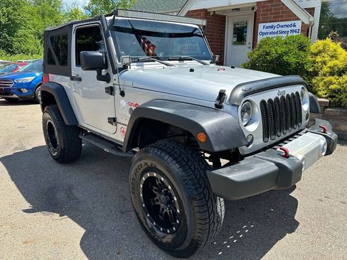 Used 2012 Jeep Wrangler Sahara AWD/4WD image 10
