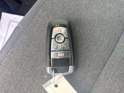 Used 2025 Ford Explorer Active AWD/4WD image 32