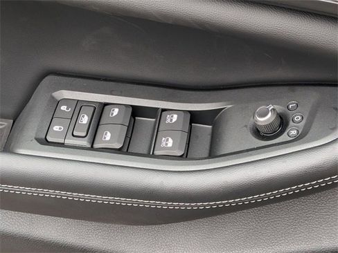 New 2025 Jeep Grand Cherokee Altitude image 16