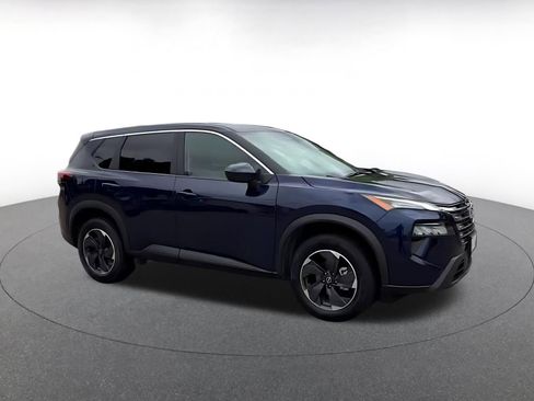 Used 2025 Nissan Rogue SV FWD image 2