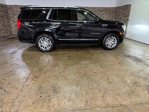 Used 2023 GMC Yukon SLT w/ SLT Luxury Package AWD/4WD image 4