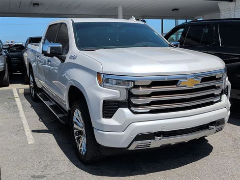 Used 2022 Chevrolet Silverado 1500 High Country w/ High Country Premium Package AWD/4WD image 5
