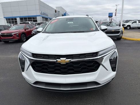 New 2026 Chevrolet Trax LT w/ Driver Confidence Package FWD image 11