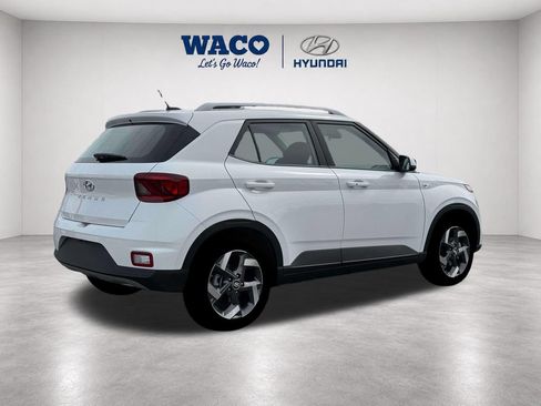 Used 2026 Hyundai Venue SEL FWD image 10