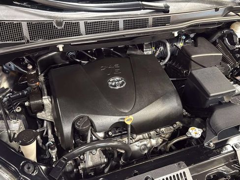 Used 2020 Toyota Sienna Limited Premium AWD/4WD image 46