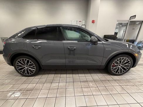 New 2025 Porsche Macan 4S Electric image 8