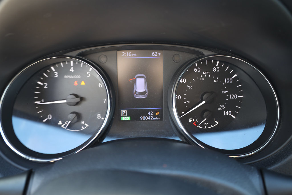 Used 2018 Nissan Rogue SV FWD image 13