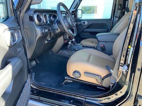 Used 2022 Jeep Wrangler Unlimited Rubicon w/ Steel Bumper Group AWD/4WD image 12